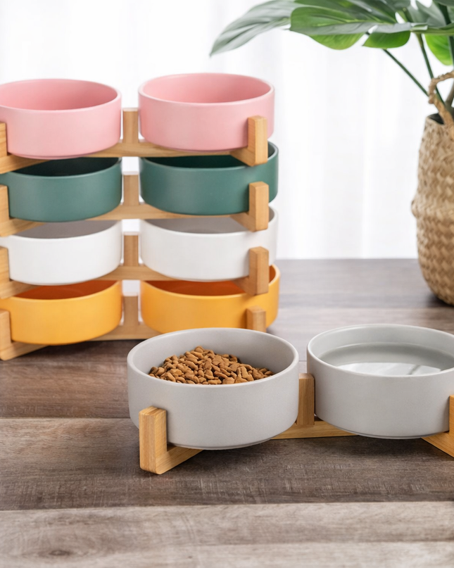 Cuenco de cerámica con soporte de bambú