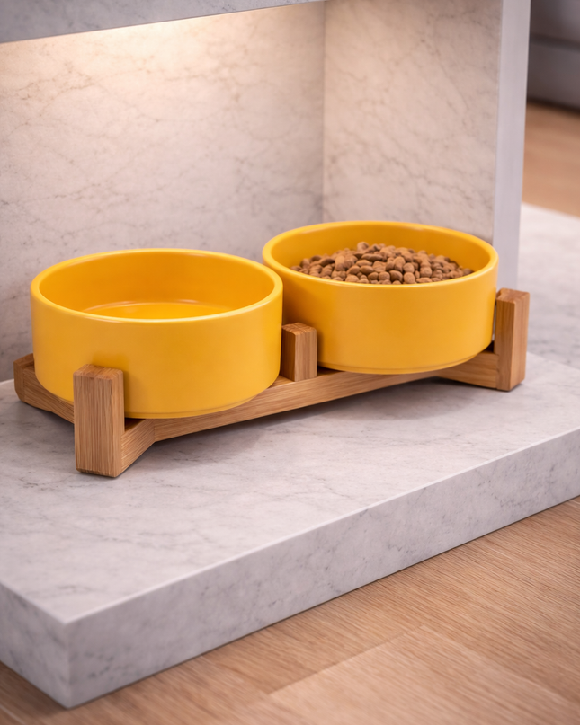 Cuenco de cerámica con soporte de bambú